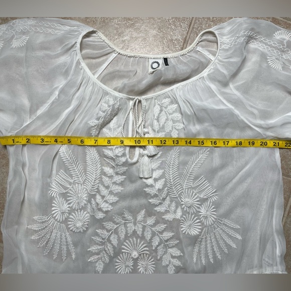 Anthropologie Akemi and Kin Embroidered White Sheer Blouse M - Picture 5 of 7